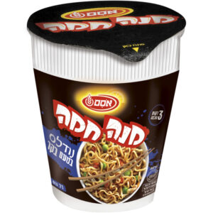 מנה חמה נודלס אטריות וירקות בטעם בקר